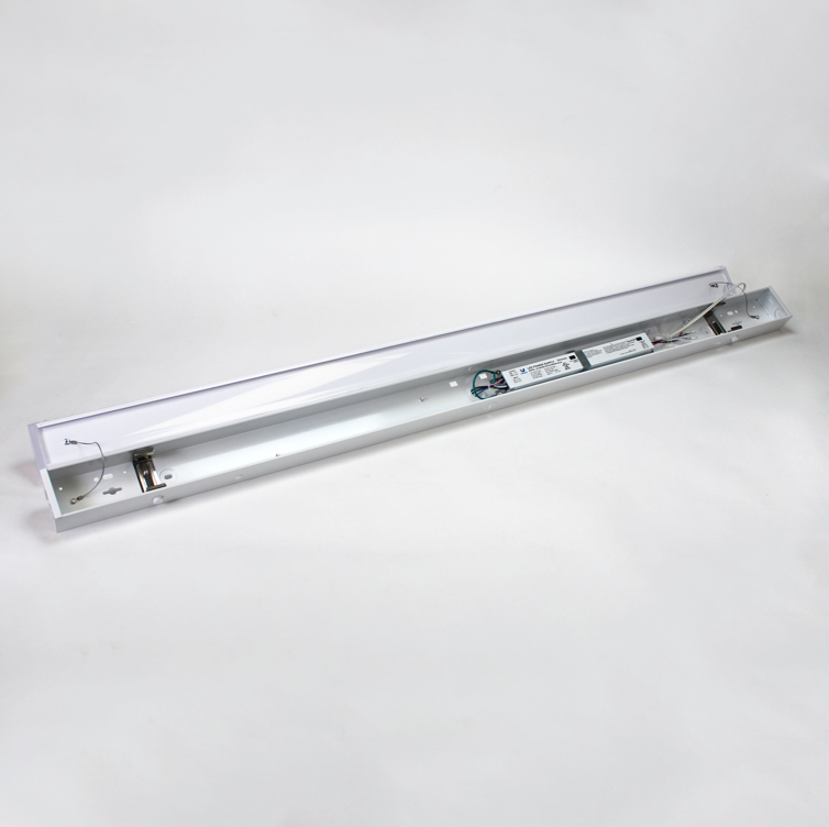 LS4-WS-CS-U-EM9WU LED 4FT Strip W/k-Slct UNV EM