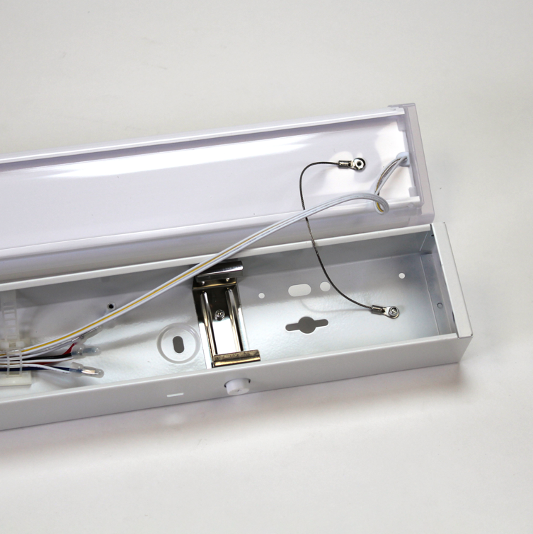 LS4-WS-CS-U-EM9WU LED 4FT Strip W/k-Slct UNV EM