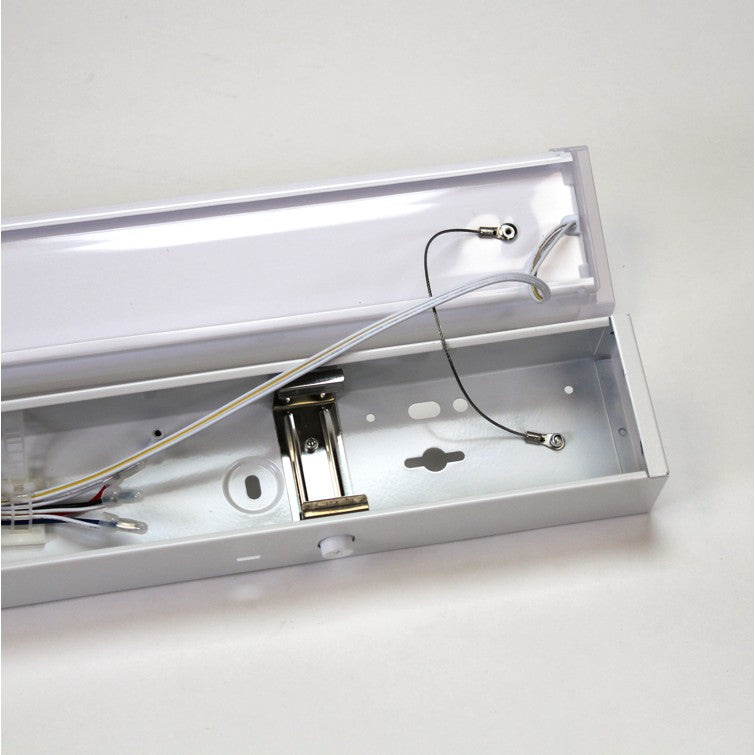 Halco LS4-WS-CS-U LED strip fixture, detail view